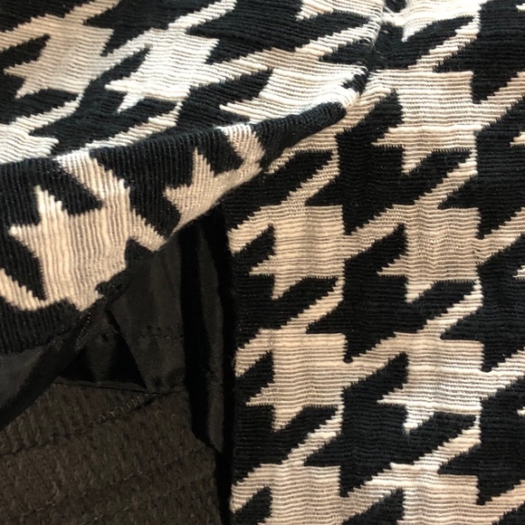 Ann Taylor Houndstooth patterned pencil skirt 2 - Picture 8 of 8